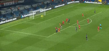 博鱼体育官方网站-打破僵局！杜埃一记落叶球破门得分，巴黎1-0利物浦