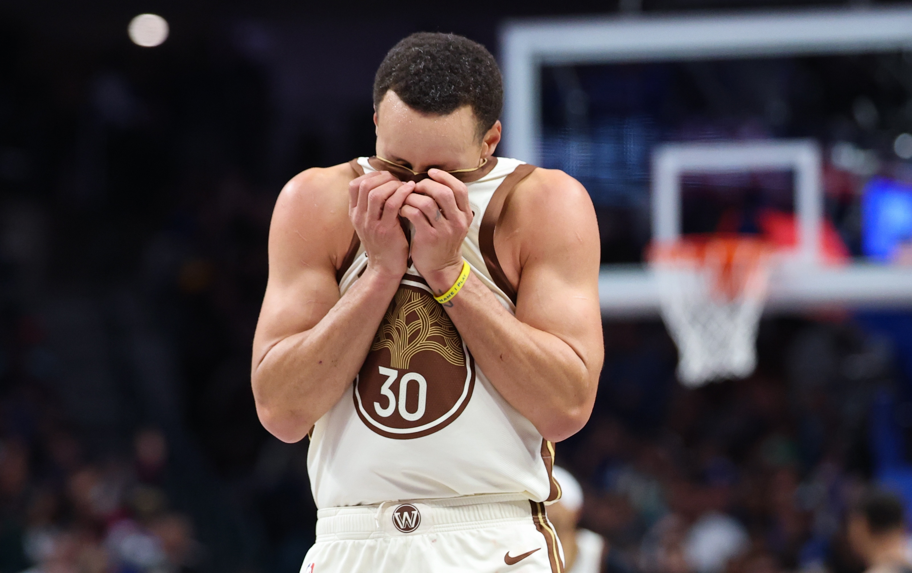 博鱼体育-库里复出毫无益处！勇士图啥？为首轮游而毁掉抢字母哥的底牌？